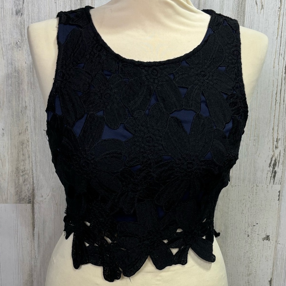Akira Black‎ Floral Lace Crop Top